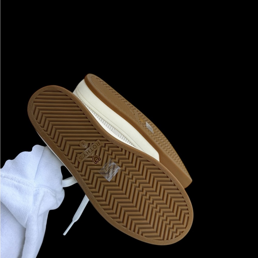 BNWOT Rothy’s Lace Up Sneaker with Gum Sole - Picture 4 of 7